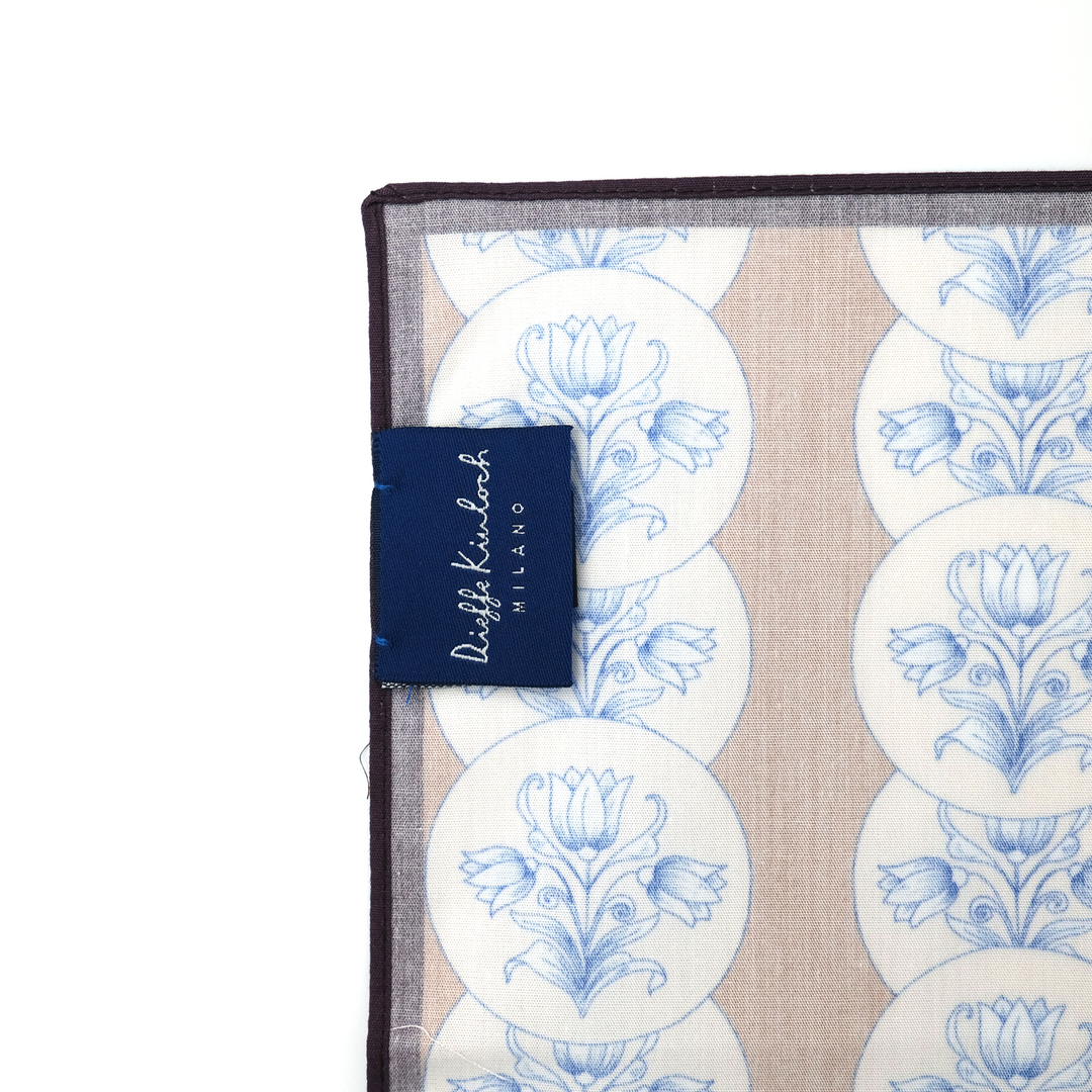 AMSTERDAM "AMSTERDAM – FLOWER TILES" コットン ハンカチーフ（クラシック） BROWN