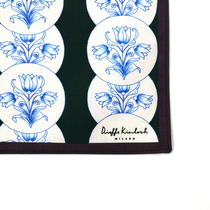 AMSTERDAM "AMSTERDAM – FLOWER TILES" コットン ハンカチーフ（クラシック） DARK GREEN