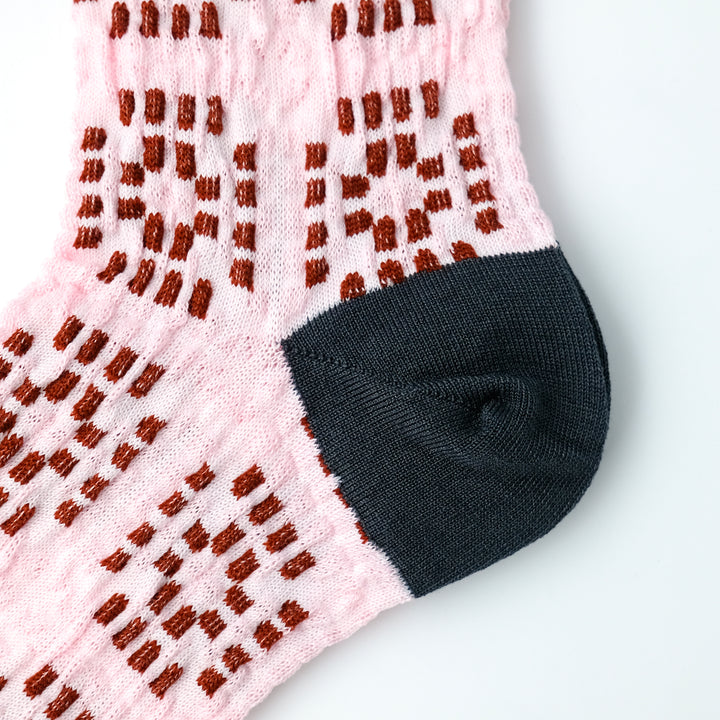 CROCHET PATTERNED BUMPY SOCKS PINK