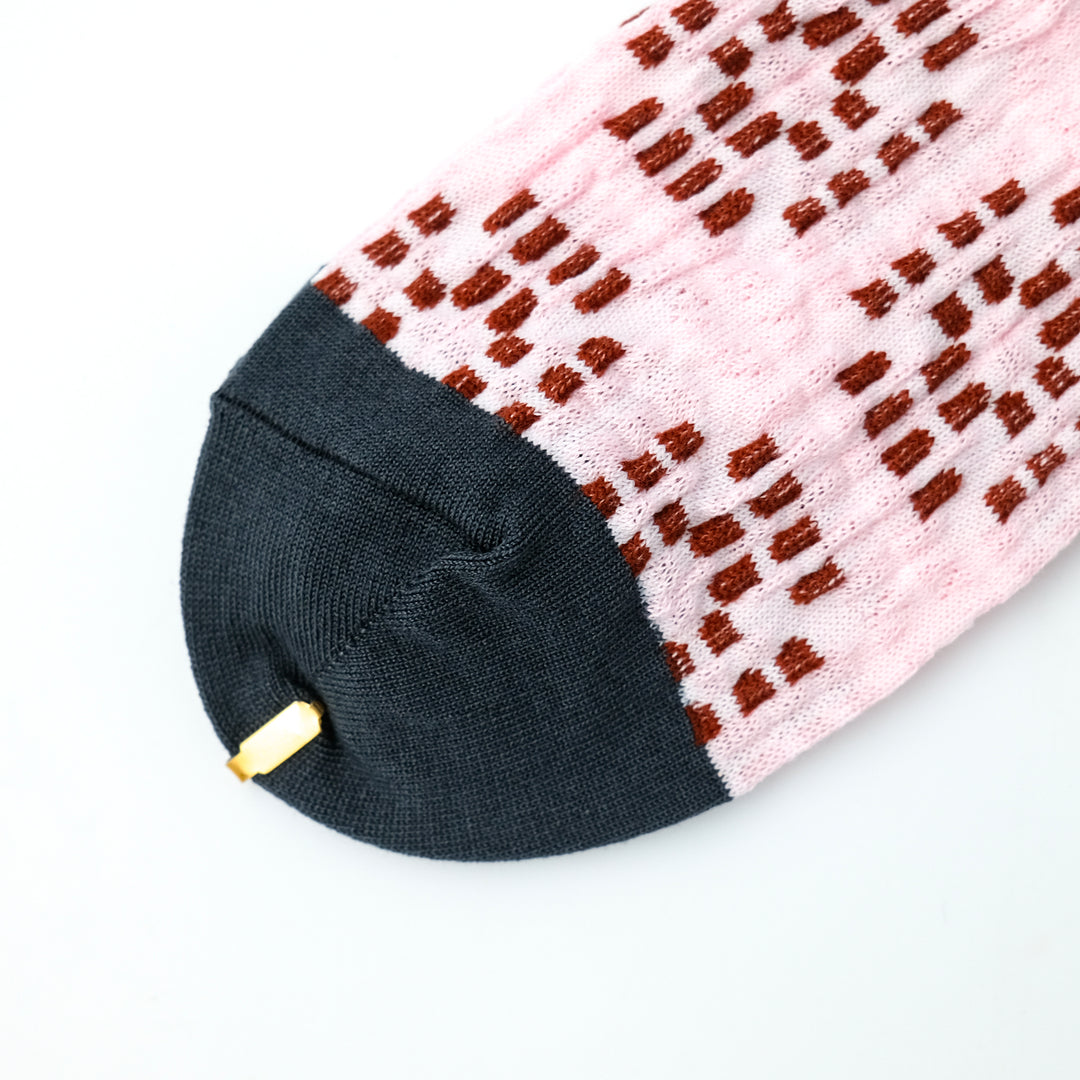 CROCHET PATTERNED BUMPY SOCKS PINK