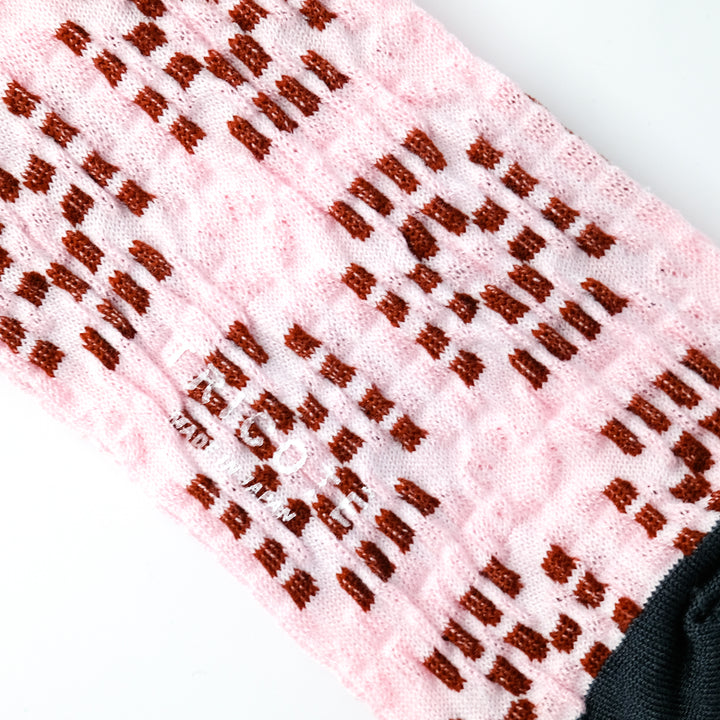 CROCHET PATTERNED BUMPY SOCKS PINK