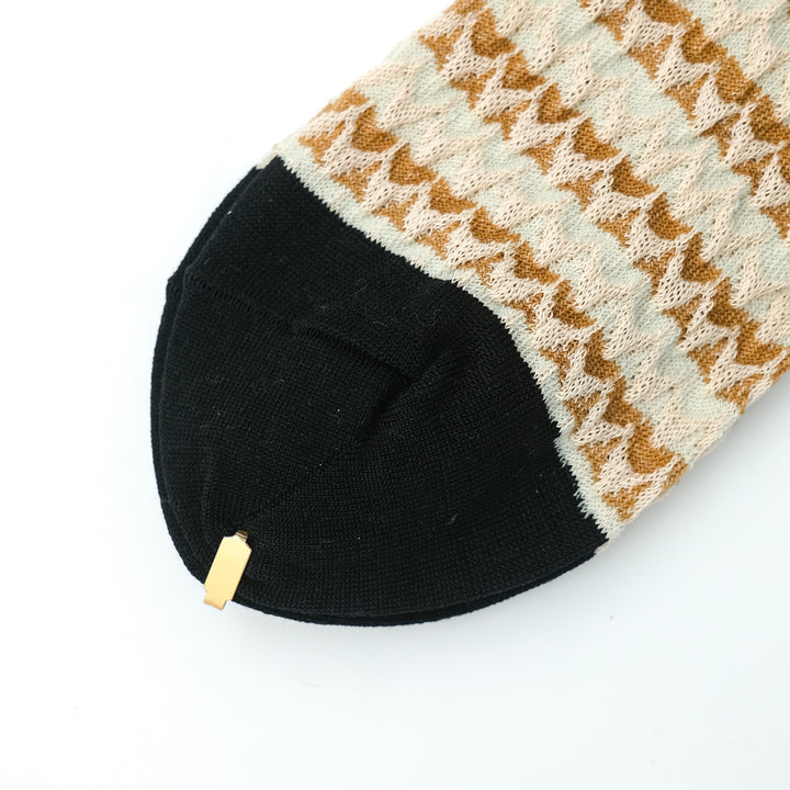 WAVE BORDER BUMPY SOCKS BROWN