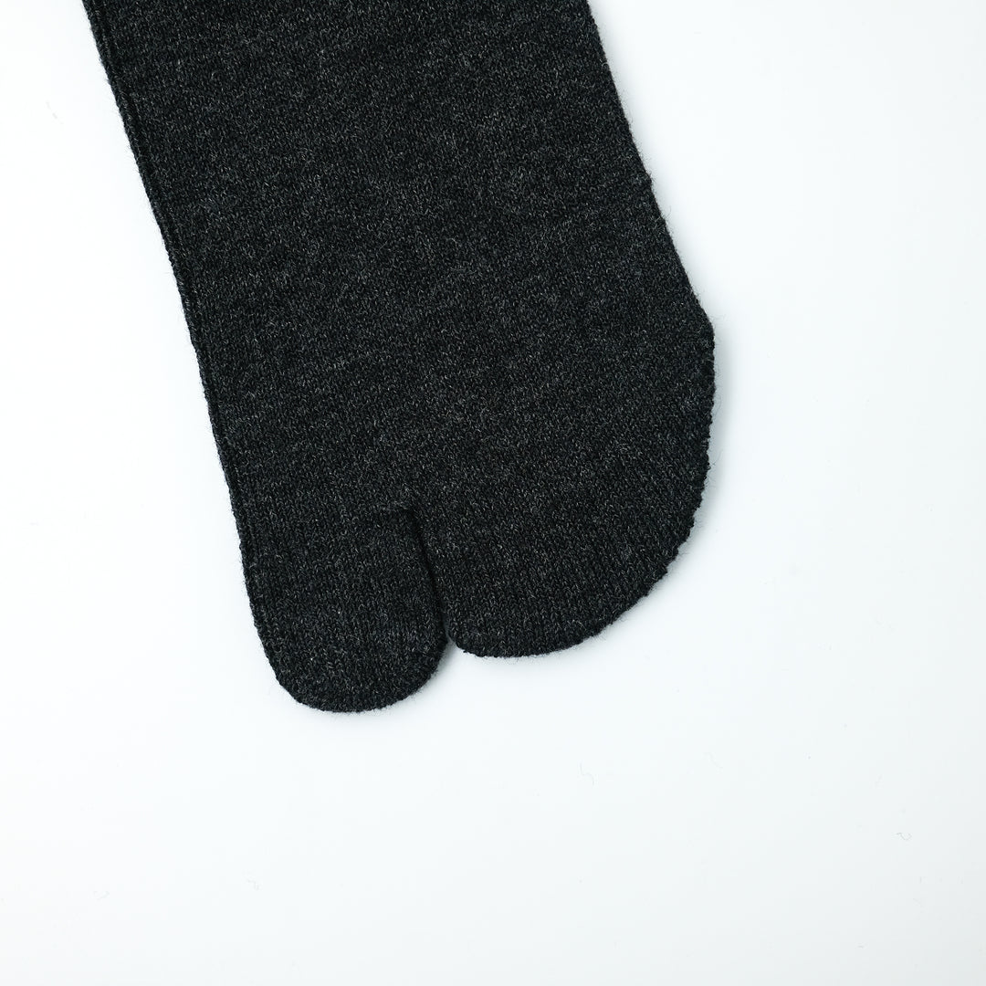 コットンバックラインラメTABIソックス CHACOAL×BLACK LAME