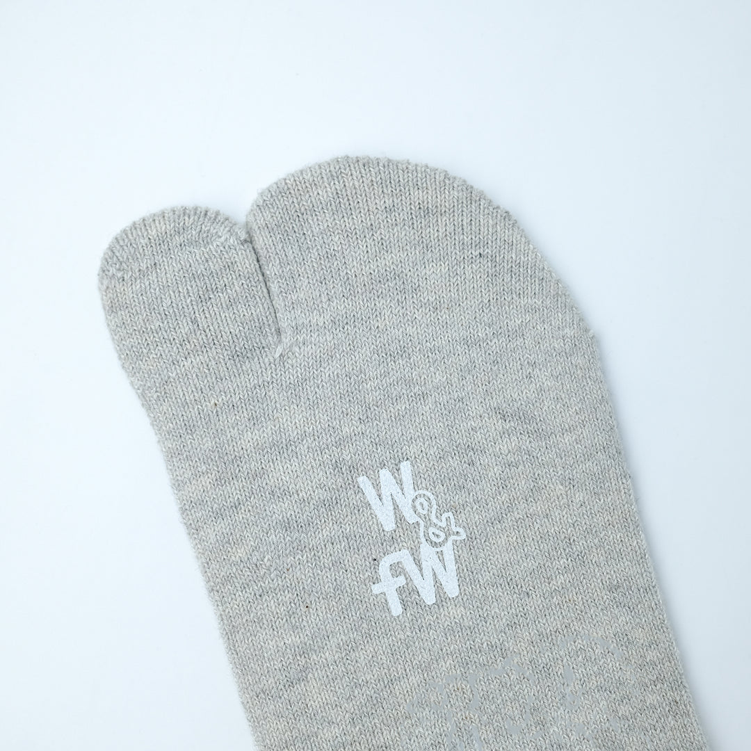 コットンバックラインラメTABIソックス LIGHT GRAY×SILVER LAME