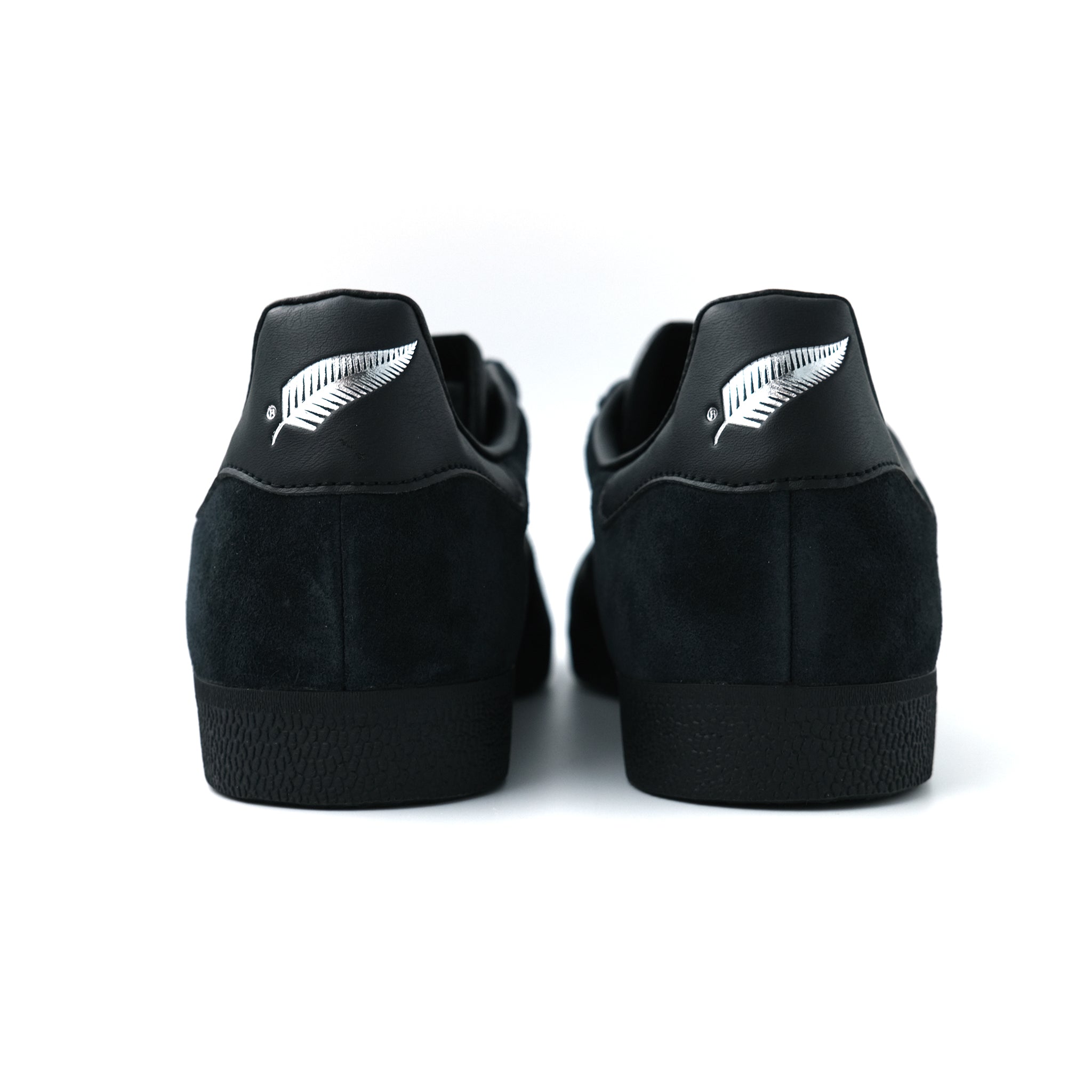 AZAZEL ブラックメタル　blackl adidas GAZELLE ALL BLACKS ALLBLC/ALLBLC/SILVERMET （アディダス