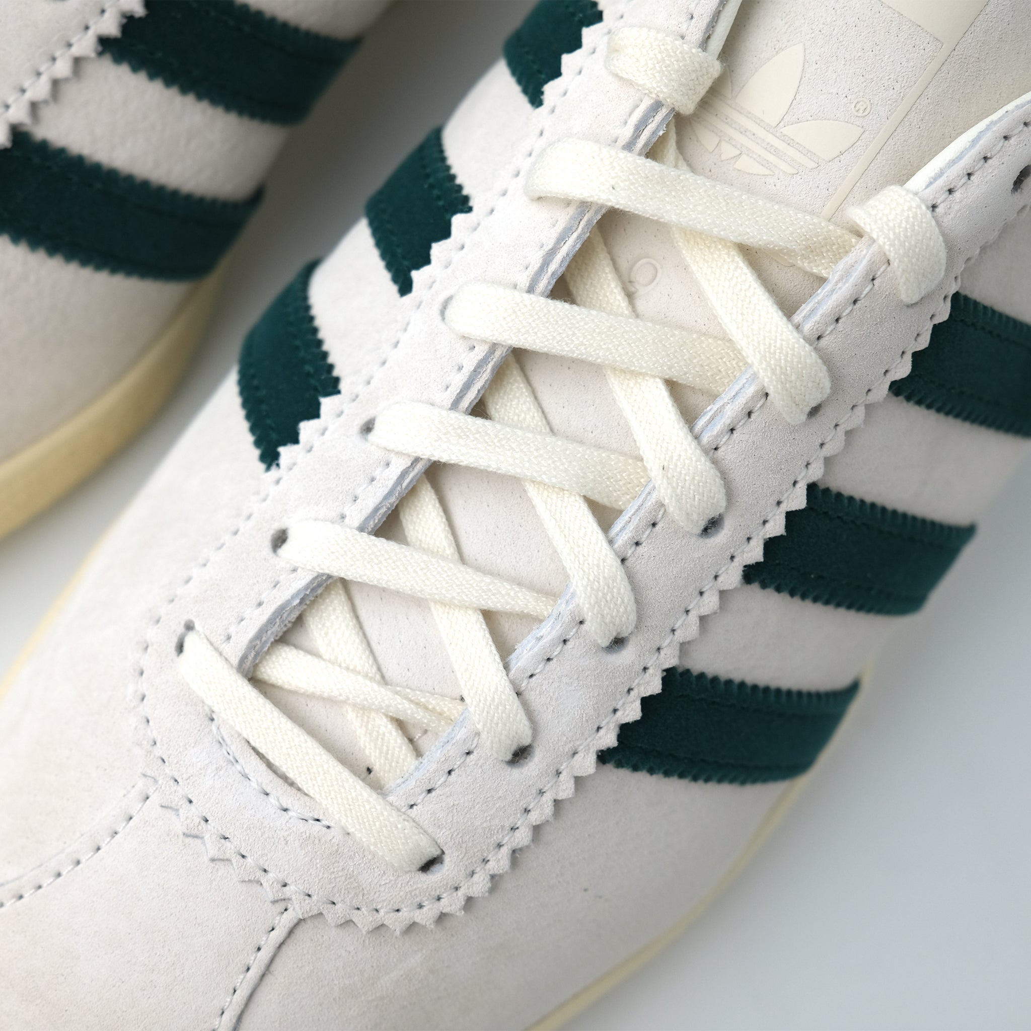 adidas Originals タバコ / TOBACCO OFF WHITE/COLLEGIATE GREEN