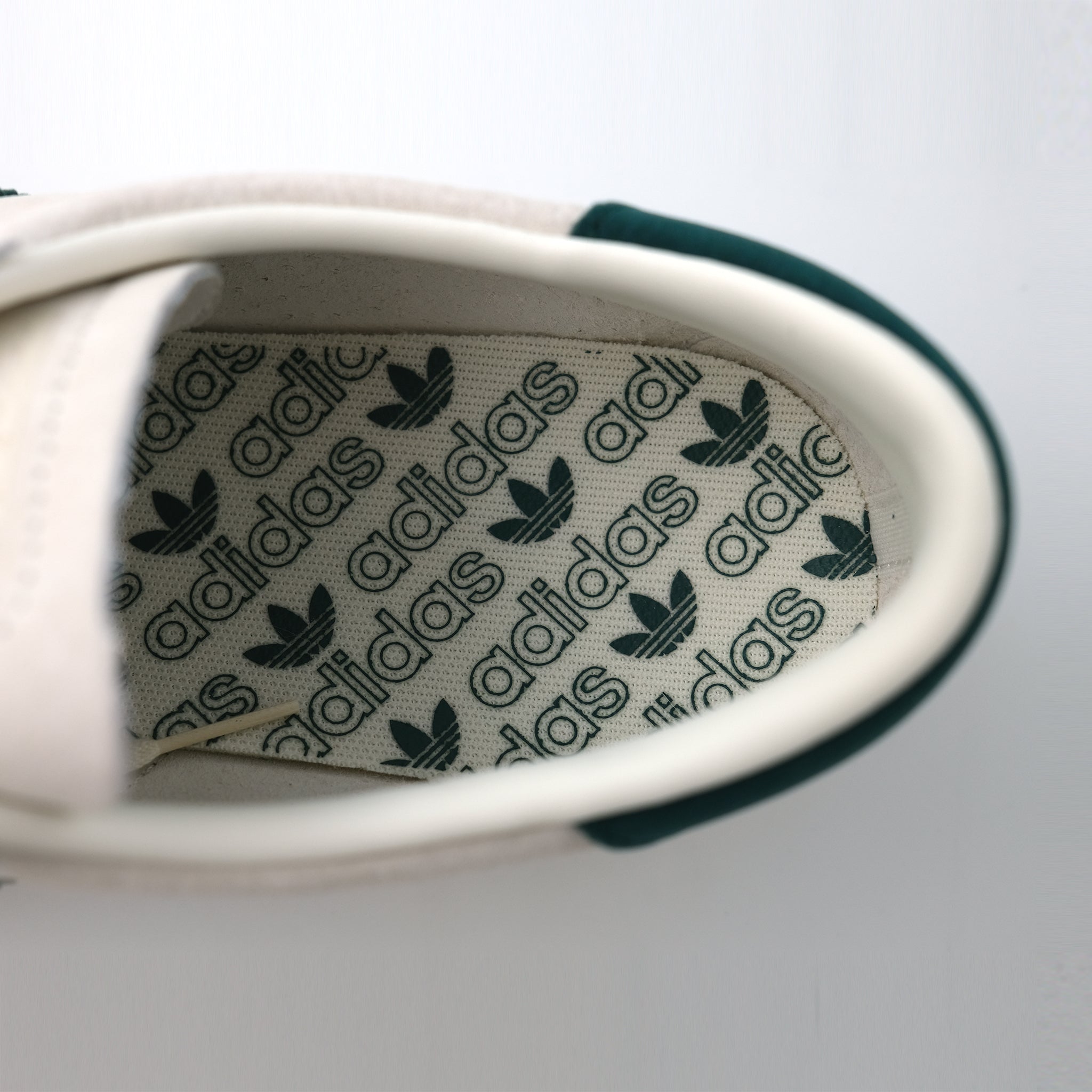 adidas Originals タバコ / TOBACCO OFF WHITE/COLLEGIATE GREEN