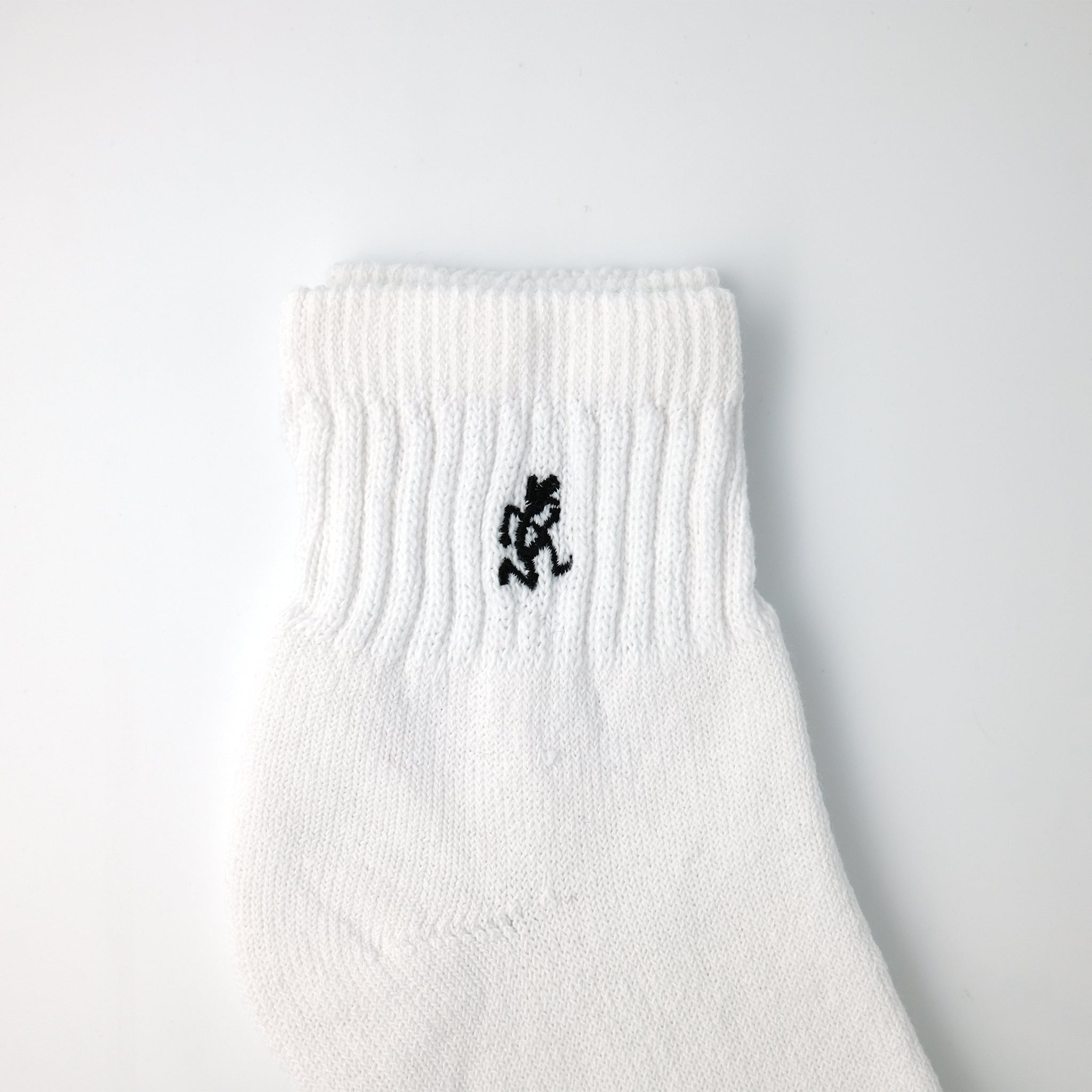 ルミっち MIU EMB SOCKS SHORT A – SOCKSTORE™